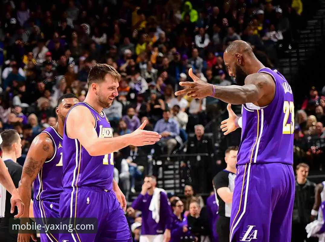 湖人如何顶住反扑客场取胜？东契奇43分闪耀，亚星体育平台带来沉浸式观赛体验